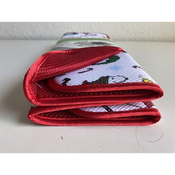 2 Pack Peanuts SNOOPY CHRISTMAS Dish Drying Mats 16 X 18” Wreath Dog House NEW - Picture 5 of 11